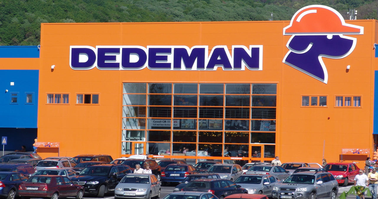 Contact Dedeman: Suport clienți, retur produse și informații despre comenzi online 1 Client folosind aplicatia mobila pentru a contacta suportul clienti Dedeman